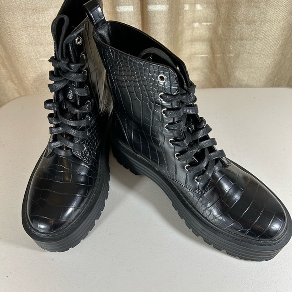 Boohoo faux croc chunky black boots size 7 NWOB - Picture 1 of 10